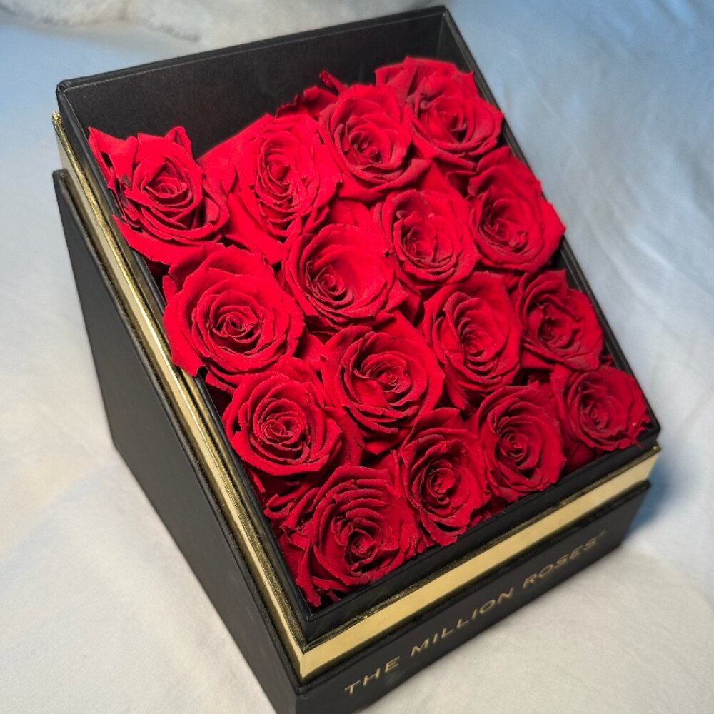 The Million Roses Square Box